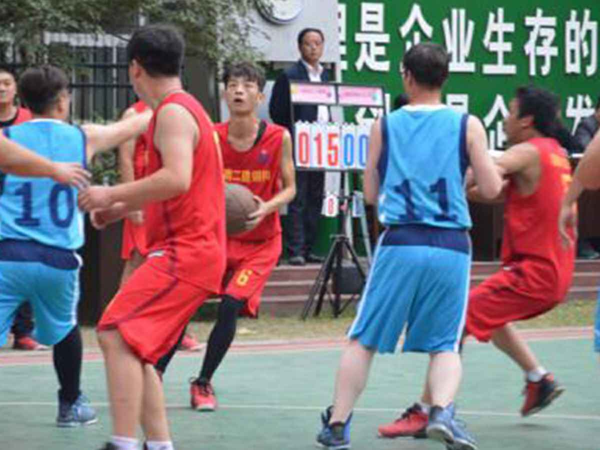 参加济南晟睿多媒体互动设计有限公司“奋进杯”男子篮球赛